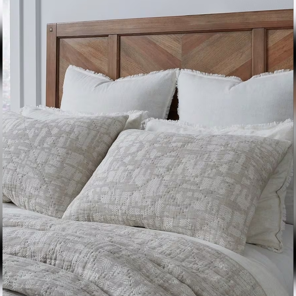 Southern Living Simplicity Collection Sloane Quilt